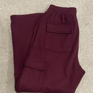 ‼️ $30 TODAY ONLY ‼️
Garage Burgundy Cargo Pants